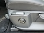 Volkswagen T-Roc 1.5 TSI 150PK R-Line Business+ / R-Line Interieur + Exterieur / Afneembare Trekhaak / IQ LED / Achteruitrijcamera / Stuur + Stoelverwarming / Dodehoek Sensor **