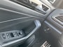 Volkswagen T-Roc 1.5 TSI 150PK R-Line Business+ / R-Line Interieur + Exterieur / Afneembare Trekhaak / IQ LED / Achteruitrijcamera / Stuur + Stoelverwarming / Dodehoek Sensor **