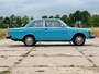 Volvo 100-Serie 142 De Luxe in super retro kleurstelling, handgeschakeld