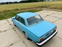 Volvo 100-Serie 142 De Luxe in super retro kleurstelling, handgeschakeld