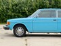Volvo 100-Serie 142 De Luxe in super retro kleurstelling, handgeschakeld
