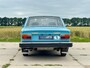 Volvo 100-Serie 142 De Luxe in super retro kleurstelling, handgeschakeld