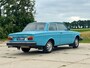 Volvo 100-Serie 142 De Luxe in super retro kleurstelling, handgeschakeld