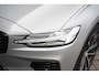 Volvo V60 2.0 T6 Plug-in hybrid AWD Plus Dark | 2000 kg trekgewicht | Elektrische stoelen met geheugen | Harman/Kardon Audio | Stoel & Stuurverwarming | Dodehoeksensoren | adaptieve cruise controle |