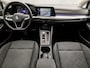Volkswagen Golf Variant 1.0 TSI Sportline Automaat (APPLE CARPLAY, GROOT NAVI, CLIMATE, STUUR/STOELVERWARMING, SFEERVERLICHTING, PARKEERSENSOREN, GETINT GLAS, SPORTSTOELEN, LM VELGEN, ADAPTIVE CRUISE, NIEUWSTAAT)