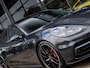 Porsche Panamera Sport Turismo 3.0 4 | 2 EIGENAREN IN NL | PORSCHE DUSSELDORF 1E EIGENAAR | VOLLEDIG ONDERHOUDEN | SPORTUITLAATSYSTEEM | PANORAMA/SCHUIF-KANTELDAK | SOFTCLOSE | BOSE AUDIO | 21 INCH | VULKAANGRIJS |