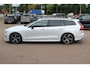 Volvo V60 2.0 B3 R-Design / Trekhaak / Camera / Leder / 19'' / Navigatie / Dodehoek / DAB / Stuur+Stoelverwarming / ACC
