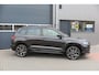 Skoda Karoq 1.5 TSI ACT 150pk Sportline Business Stoelverwarming , Led verlichting , DAB+ radio , Carplay ,Canton sound systeem, Achteruitrijcamera , Parkeersensoren ,Electr. achterklep ,etc.