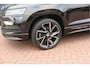 Skoda Karoq 1.5 TSI ACT 150pk Sportline Business Stoelverwarming , Led verlichting , DAB+ radio , Carplay ,Canton sound systeem, Achteruitrijcamera , Parkeersensoren ,Electr. achterklep ,etc.