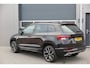 Skoda Karoq 1.5 TSI ACT 150pk Sportline Business Stoelverwarming , Led verlichting , DAB+ radio , Carplay ,Canton sound systeem, Achteruitrijcamera , Parkeersensoren ,Electr. achterklep ,etc.