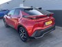 Toyota C-HR 1.8 Hybrid 140 First Edition NL-auto, 1e eign. Apple CarPlay/Android Auto navigatie, dodehoek detectie, adaptieve cruise control, keyless,