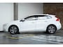 Volvo V40 T2 Automaat Polar+ | Parkeersensoren achter | Volvo on Call | Stoelverwarming | Dealeronderhouden | Navigatie | High perfomance audio | Climate control