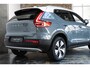 Volvo XC40 B4 Automaat Business Pro | Dealeronderhouden | Adaptive cruise control | BLIS | Zwarte Roofrails kan ook | Parkeercamera | Volvo on Call | Navigatie | 18'' Lichtmetalen velgen