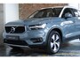 Volvo XC40 B4 Automaat Business Pro | Dealeronderhouden | Adaptive cruise control | BLIS | Zwarte Roofrails kan ook | Parkeercamera | Volvo on Call | Navigatie | 18'' Lichtmetalen velgen