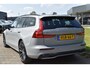 Volvo V60 T6 AWD 350PK Plug-in Hybrid Plus Dark | ACC | Pilot Assist | Harman Kardon | 360 Camera | BLIS | Trekhaak | Stoel en Stuurwiel verwarming