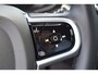 Volvo V60 T6 AWD 350PK Plug-in Hybrid Plus Dark | ACC | Pilot Assist | Harman Kardon | 360 Camera | BLIS | Trekhaak | Stoel en Stuurwiel verwarming