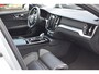 Volvo V60 T6 AWD 350PK Plug-in Hybrid Plus Dark | ACC | Pilot Assist | Harman Kardon | 360 Camera | BLIS | Trekhaak | Stoel en Stuurwiel verwarming