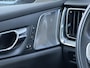 Volvo V60 2.0 T8 Twin Engine AWD Inscription / Elek. Stoelen / Trekhaak / Panoramadak / Bowers & Wilkins / Camera / Leder / Stoelen+Stuur+Achterbank Verwarmd / BLIS / Carplay /