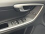 Volvo XC60 2.0 T5 FWD MOMENTUM AUTOMAAT NAVIGATIE LEDER STOELVERWARMING  BLUETOOTH MEDIA VOORBEREIDING AFN. TREKHAAK PDC ZEER MOOI !! Brgl