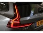 Volvo V60 2.0 B4 R-Design | Incl. 12 maanden garantie | Cruise control | 360° camera | Stoel verwarming/verkoeling | Stuurverwarming | Memory seats met massage functie | Harman/Kardon audio | Schuif/kantel dak |