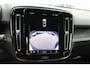 Volvo XC40 Single Motor Extended Range Plus 82 kWh | Verwarmde Voorstoelen en Stuurwiel | Semi- Elektrische Trekhaak | Warmtepomp | Achteruitrijcamera | DAB Ontvanger |