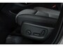 Volvo XC40 B4 Plus Dark | Verwarmde Voorstoelen+Stuurwiel | Verwarmde voorruit | Semi-Elektrische Trekhaak | Harman Kardon Premium Audio | Apple Carplay / Android Auto | Electrisch bedienbare voorstoelen | Google infotaiment