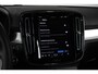 Volvo XC40 B4 Plus Dark | Verwarmde Voorstoelen+Stuurwiel | Verwarmde voorruit | Semi-Elektrische Trekhaak | Harman Kardon Premium Audio | Apple Carplay / Android Auto | Electrisch bedienbare voorstoelen | Google infotaiment