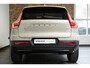 Volvo XC40 B4 Plus Dark | Verwarmde Voorstoelen+Stuurwiel | Verwarmde voorruit | Semi-Elektrische Trekhaak | Harman Kardon Premium Audio | Apple Carplay / Android Auto | Electrisch bedienbare voorstoelen | Google infotaiment