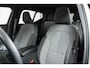 Volvo XC40 B4 Plus Dark | Verwarmde Voorstoelen+Stuurwiel | Verwarmde voorruit | Semi-Elektrische Trekhaak | Harman Kardon Premium Audio | Apple Carplay / Android Auto | Electrisch bedienbare voorstoelen | Google infotaiment