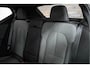 Volvo XC40 B4 Plus Dark | Verwarmde Voorstoelen+Stuurwiel | Verwarmde voorruit | Semi-Elektrische Trekhaak | Harman Kardon Premium Audio | Apple Carplay / Android Auto | Electrisch bedienbare voorstoelen | Google infotaiment