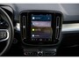 Volvo XC40 B4 Aut Plus Dark | Adapt Cruise | BLIS | Stoel+Stuurverwarm | Keyless | Elektr. Stoelen | Memory | Trekhaak | Camera | Harman/Kardon