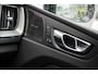 Volvo XC60 2.0 T6 Plug-in hybrid AWD Ultra Dark | Trekhaak | 360 camera | Adaptive cruise | Harman/Kardon | Stoel-stuurwielverw | Head-Up | Verwarmde achterbank |