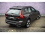 Volvo XC60 2.0 T6 Plug-in hybrid AWD Ultra Dark | Trekhaak | 360 camera | Adaptive cruise | Harman/Kardon | Stoel-stuurwielverw | Head-Up | Verwarmde achterbank |