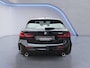 BMW 1-Serie 120i M Sport /Apple Carplay/Stuur-Stoelverw./Camera/Parkeersens. Rondom/Elektr. Klep/DAB+/Grootlichtass./(MET GARANTIE*)