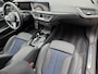 BMW 1-Serie 120i M Sport /Apple Carplay/Stuur-Stoelverw./Camera/Parkeersens. Rondom/Elektr. Klep/DAB+/Grootlichtass./(MET GARANTIE*)