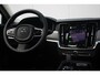 Volvo V90 T6 350PK AWD Ultra Dark | Adaptieve Cruise Control met Pilot Assist | Verwarmde Voorstoelen en Stuurwiel | Panoramisch Schuif-/kanteldak | Gelamineerde zijruiten en achterruit | Harman Kardon | Head-Up Display | Semi- Elektrische Trekhaak | 360º Camera | All-Seasonbanden | Blind Spot Information System | Verwarmbare achterbank | 19" Lichtmetalen wielen