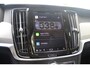 Volvo V90 T6 350PK AWD Ultra Dark | Adaptieve Cruise Control met Pilot Assist | Verwarmde Voorstoelen en Stuurwiel | Panoramisch Schuif-/kanteldak | Gelamineerde zijruiten en achterruit | Harman Kardon | Head-Up Display | Semi- Elektrische Trekhaak | 360º Camera | All-Seasonbanden | Blind Spot Information System | Verwarmbare achterbank | 19" Lichtmetalen wielen