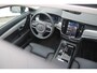 Volvo V90 T6 350PK AWD Ultra Dark | Adaptieve Cruise Control met Pilot Assist | Verwarmde Voorstoelen en Stuurwiel | Panoramisch Schuif-/kanteldak | Gelamineerde zijruiten en achterruit | Harman Kardon | Head-Up Display | Semi- Elektrische Trekhaak | 360º Camera | All-Seasonbanden | Blind Spot Information System | Verwarmbare achterbank | 19" Lichtmetalen wielen