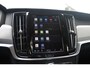 Volvo V90 T6 350PK AWD Ultra Dark | Adaptieve Cruise Control met Pilot Assist | Verwarmde Voorstoelen en Stuurwiel | Panoramisch Schuif-/kanteldak | Gelamineerde zijruiten en achterruit | Harman Kardon | Head-Up Display | Semi- Elektrische Trekhaak | 360º Camera | All-Seasonbanden | Blind Spot Information System | Verwarmbare achterbank | 19" Lichtmetalen wielen