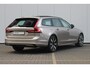 Volvo V90 T6 350PK AWD Ultra Dark | Adaptieve Cruise Control met Pilot Assist | Verwarmde Voorstoelen en Stuurwiel | Panoramisch Schuif-/kanteldak | Gelamineerde zijruiten en achterruit | Harman Kardon | Head-Up Display | Semi- Elektrische Trekhaak | 360º Camera | All-Seasonbanden | Blind Spot Information System | Verwarmbare achterbank | 19" Lichtmetalen wielen