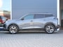 Peugeot 2008 1.2 Hybrid 136 Allure Automaat | Navigatie | Achteruitrijcamera | Parkeersensoren Voor en Achter | Full-LED Koplampen | Climate Control | 17" Lichtmetalen Velgen | Apple Carplay/Android Auto |
