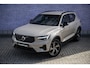 Volvo XC40 B4 Aut Plus Dark | Trekhaak | Adaptive Cruise | BLIS | Harman/Kardon audio | Elektrische stoelverstelling | Stoel- en stuurverwarming | Verwarmde Voorruit |