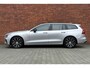 Volvo V60 T6 Plug-in hybrid AWD Plus Dark | Trekhaak | 360 Graden Camera | Elektrisch Verstelbare Voorstoelen | Harman Kardon | Verwarmbare Voorstoelen + Stuurwiel | Apple Carplay | Google Maps | BLIS Dodehoekdetectie