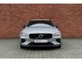 Volvo V60 T6 Plug-in hybrid AWD Plus Dark | Trekhaak | 360 Graden Camera | Elektrisch Verstelbare Voorstoelen | Harman Kardon | Verwarmbare Voorstoelen + Stuurwiel | Apple Carplay | Google Maps | BLIS Dodehoekdetectie