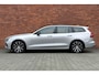 Volvo V60 T6 Plug-in hybrid AWD Plus Dark | Trekhaak | Verwarmbare Voorstoelen + Stuurwiel | Premium audio by Harman Kardon  | Apple carplay/Android auto | 360 Graden Camera | Elektrisch verstelbare voorstoelen | Google Maps | BLIS Dodehoekdetectie |