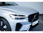 Volvo XC60 T6 Plug-in hybrid AWD Ultra Dark | Stoelverwarming | Stuurwielverwarming | Head Up Display | 360° Parkeer Camera | Harman Kardon Premium Audio | Panoramisch Schuif-kanteldak | Semi- Elektrische Trekhaak | Google infotainment |