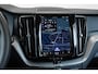 Volvo XC60 T6 Plug-in hybrid AWD Ultra Dark | Stoelverwarming | Stuurwielverwarming | Head Up Display | 360° Parkeer Camera | Harman Kardon Premium Audio | Panoramisch Schuif-kanteldak | Semi- Elektrische Trekhaak | Google infotainment |