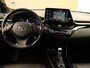 Toyota C-HR 2.0 Hybrid Launch Edition - ORIGINEEL NEDERLANDSE AUTO - AFNEEMBARE TREKHAAK - TREKGEWICHT 725 KG - AFKOMSTIG VAN 1E EIGENAAR- 18 INCH LICHT METALEN VELGEN - LEDEREN BEKLEDING - PARKEERASSISTENT - PARKEERSENSOREN VOOR/ ACHTER - VOORSTOELEN VERWARMD