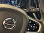 Volvo XC60 T8 Plug-In AWD R-Design / Panoramadak / Leer / Apple Carplay / Dab / HK / BLIS / Adapt cruise / Pilot ass / Stuur- en Stoelverw - Elek Trekhaak -