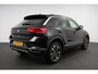 Volkswagen T-Roc 1.5 TSI DSG Active Volkswagen T-Roc 1.5 TSI Active | Navigatie | App Connect | Climate Control | Cruise control Adaptive | PDC VA | App | Winter Pack